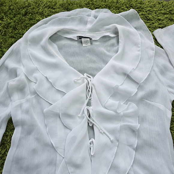 Vintage White Ruffled Blouse - Picture 3 of 9